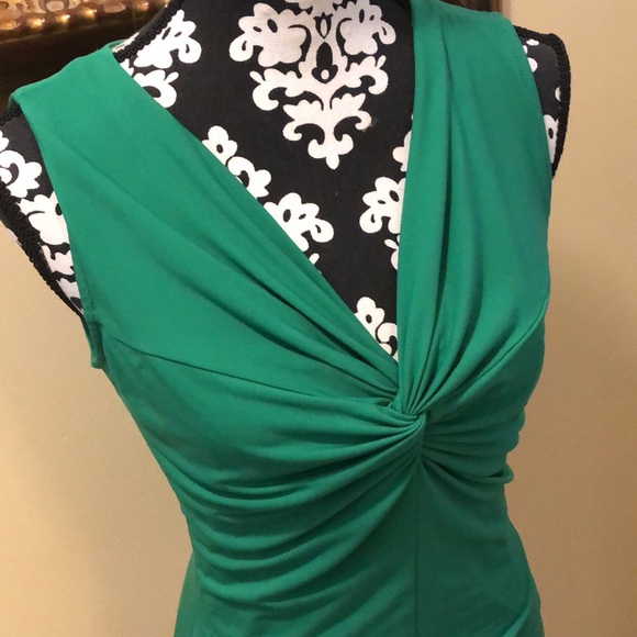 💚 Bar III Stretchy V-Neck knot sleeveless top - Picture 2 of 8